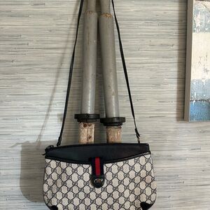 Authentic Vintage GUCCI Monogram Crossbody Navy Sherry Line. Original strap.